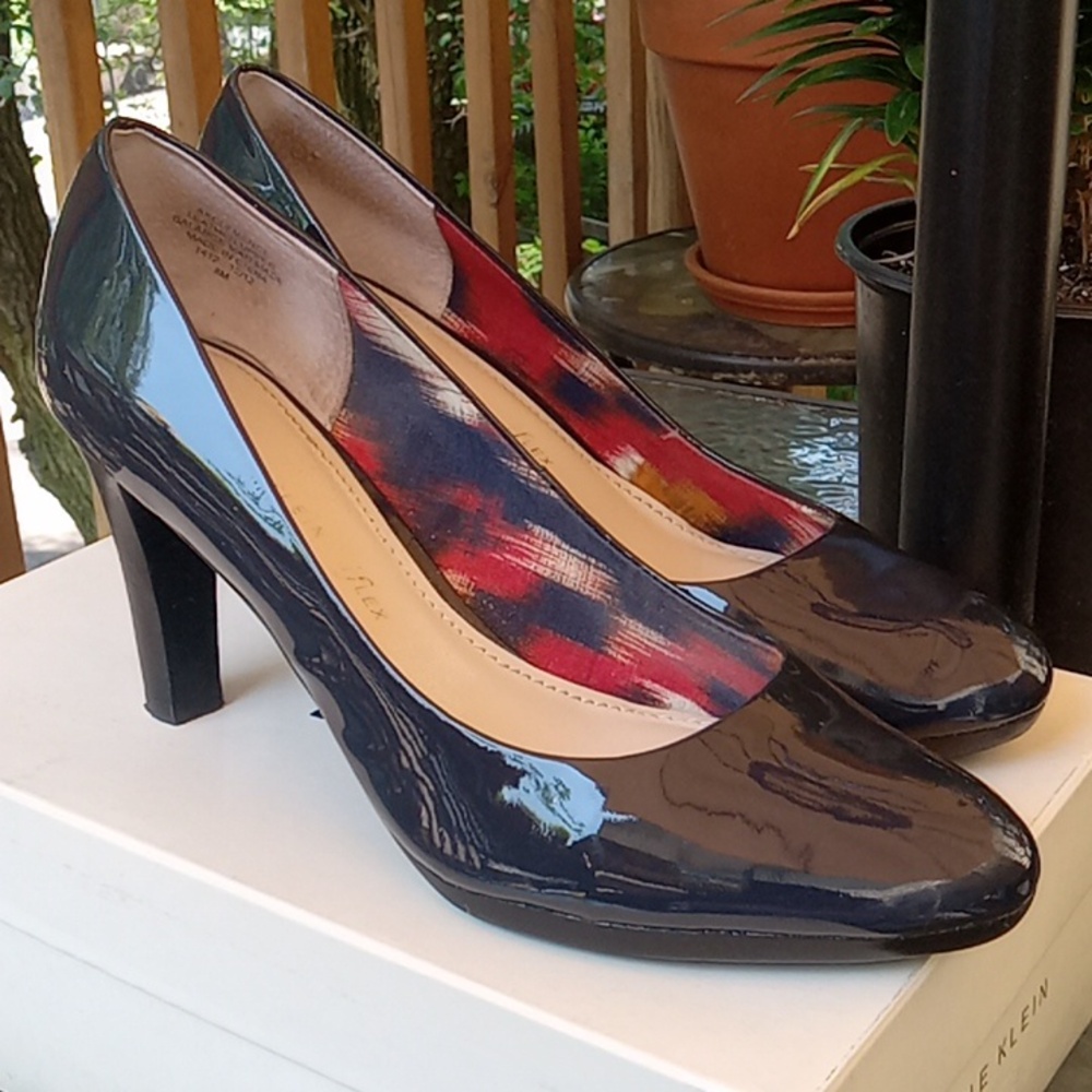 Woman's Shoes "PRICE FIRM" BRAND NEW ..NO LOW BALLING ON THESE...
